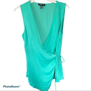 Kenneth Cole mint‎ V-neck wrap blouse small